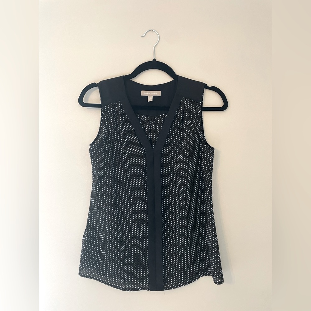 Banana Republic Black And White Polk Dot Sleeveless Blouse Size 2
